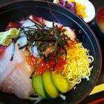 新鮮な海鮮丼ならここ!厚生食堂